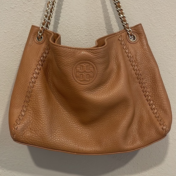 Tory Burch Women's Marion Chain Shoulder Slouchy Tote in Bark - Picture 2 of 13
